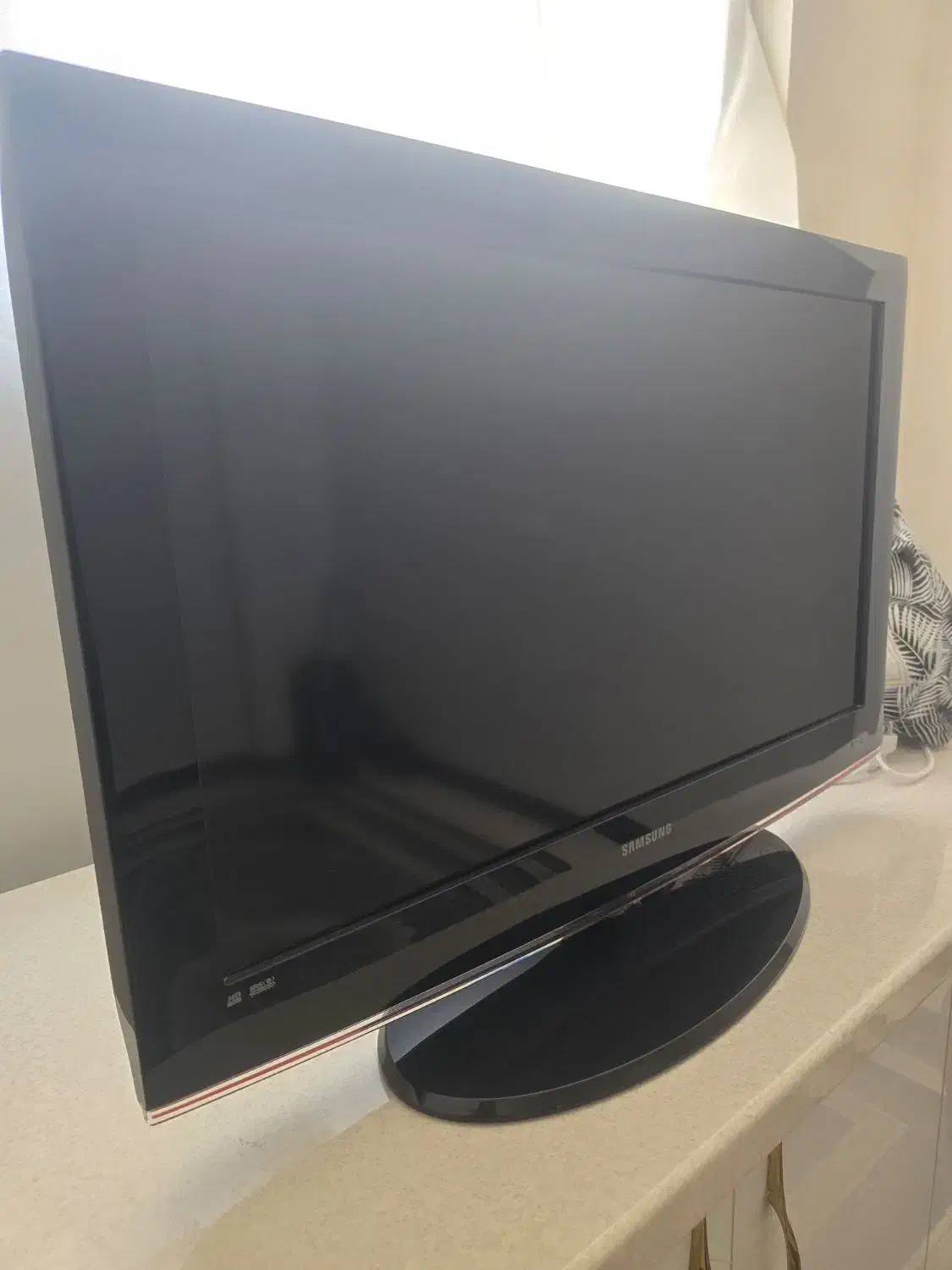 تلویزیون 32 اینج سامسونگ|تلویزیون و پروژکتور|برخوار, |دیوار