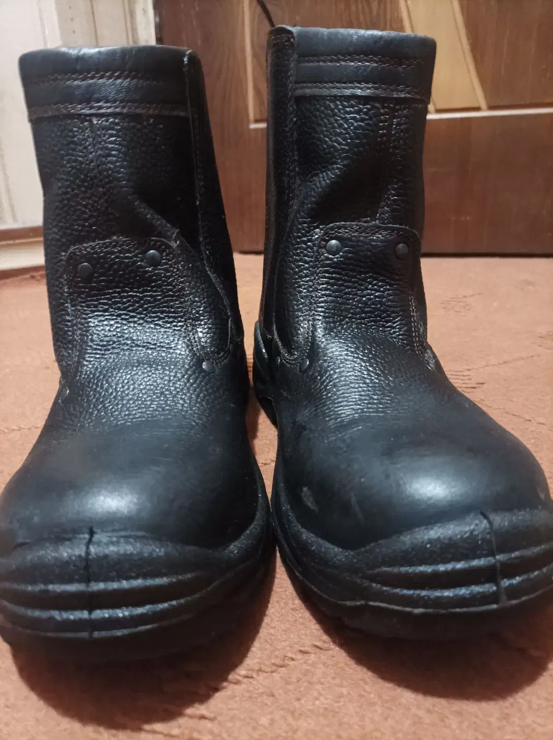 کفش ایمنی (چکمه ای|کیف، کفش، کمربند|برخوار, |دیوار