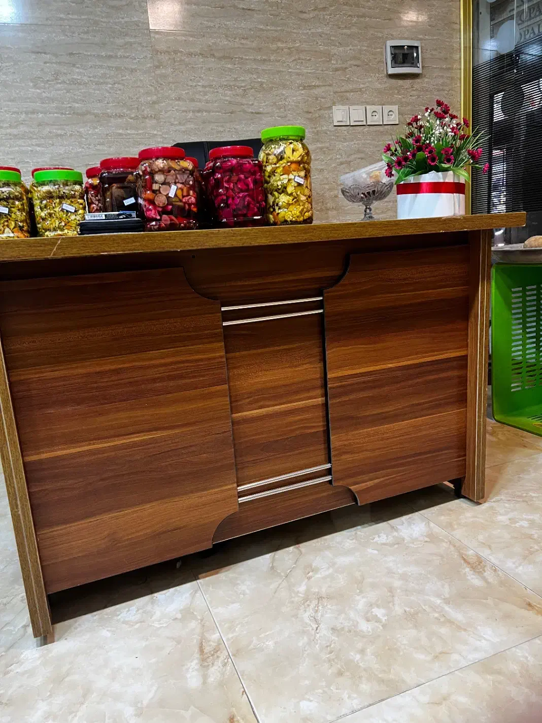 میز اداری|مبلمان اداری|رشت, کوی حسینی|دیوار