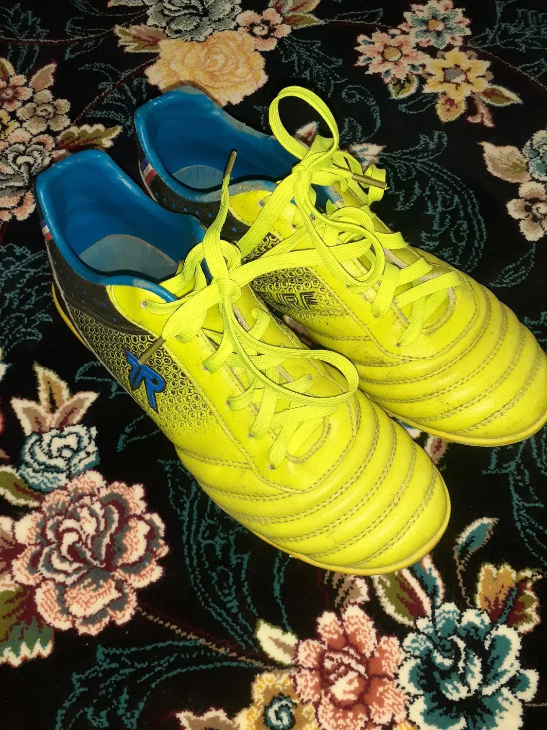 کفش چمنی تورف اصل ۴۰|کیف، کفش، کمربند|خرمآباد, |دیوار