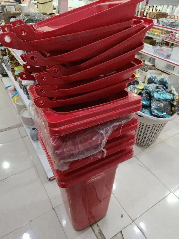 فروش تعدادی سطل زباله پدالدار ناصر زیر نرخ کارخانه|لوازم نظافت|خرمآباد, |دیوار