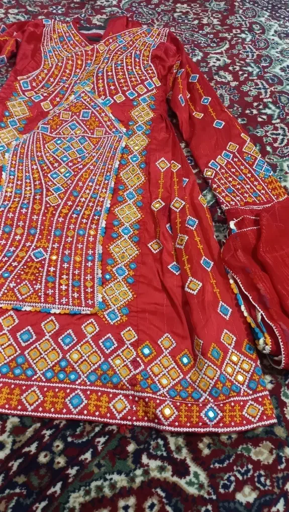 لباس دست دوچ|لباس|سراوان, |دیوار