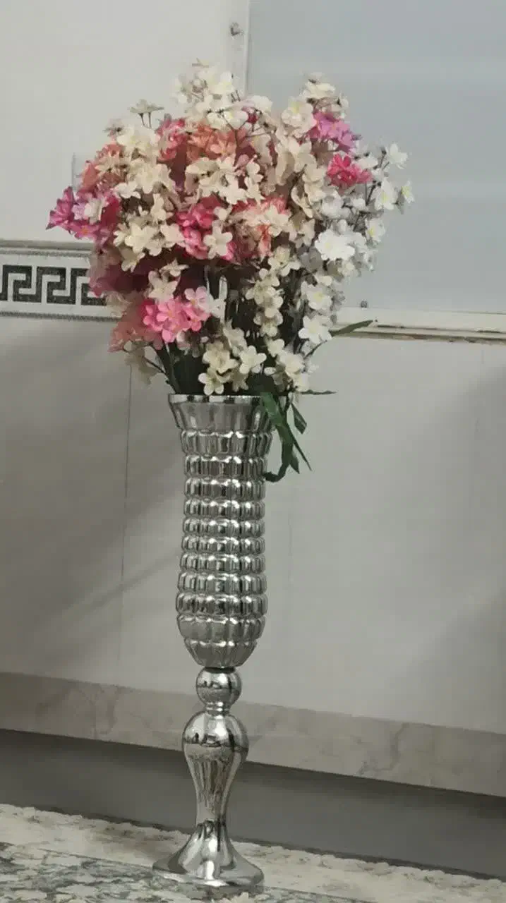 گلدان به همراه ۱۴تا شاخه گل|گل مصنوعی|قم, آذر (نکویی)|دیوار
