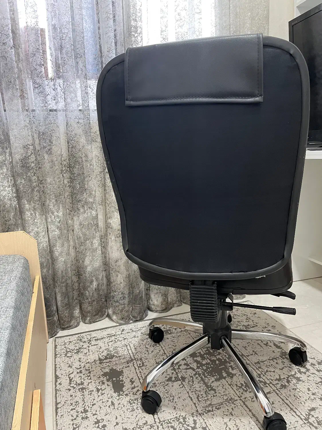 صندلی چرخ داره جک دار|مبلمان اداری|قزوین, |دیوار