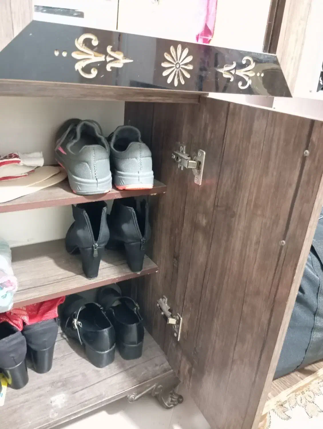 جاکفشی|جاکفشی، کمد، دراور|قم, باجک دو|دیوار