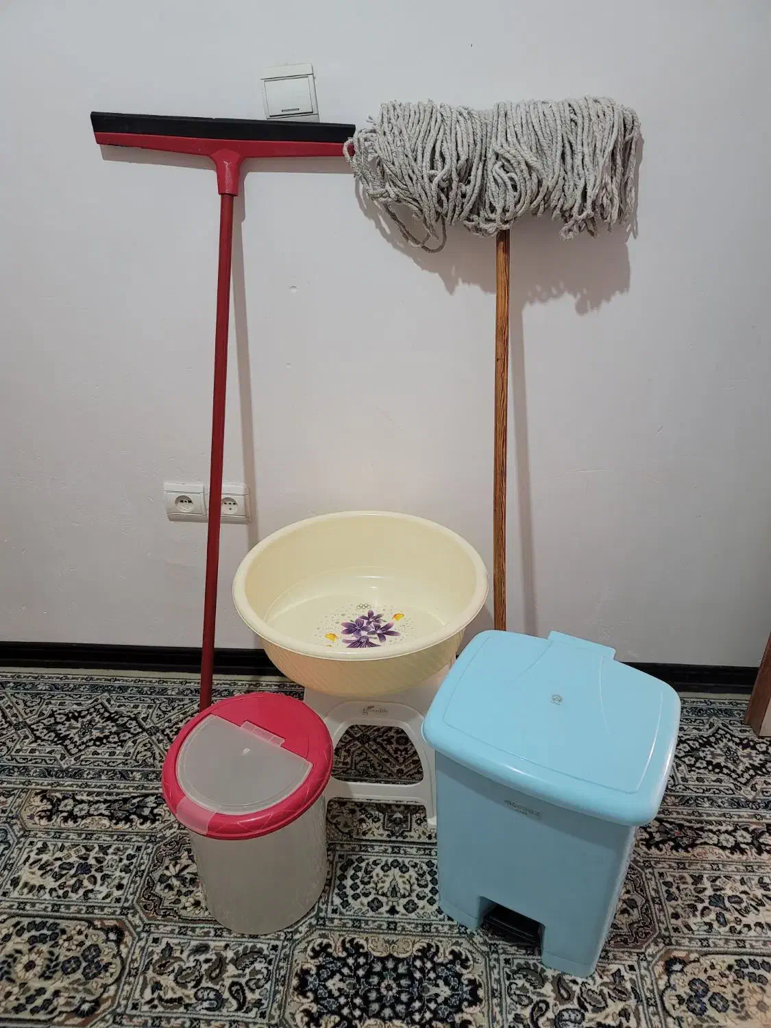 ظروف پلاستیکی|ظروف نگهدارنده، پلاستیکی، یک‌بارمصرف|قشم, |دیوار