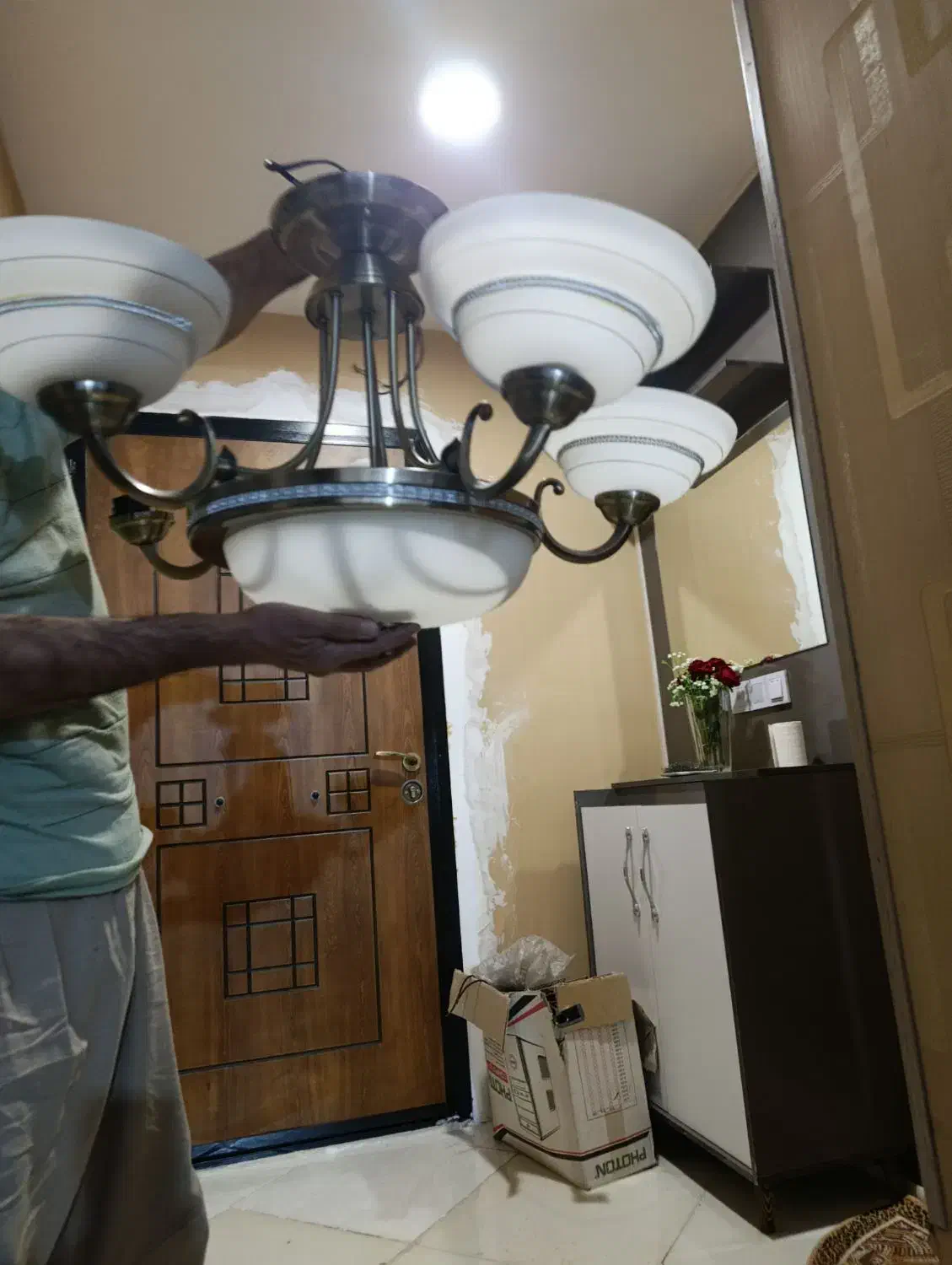 لوستر ۵شاخه|لوستر و چراغ آویز|گلبهار, شهر جدید گلبهار|دیوار