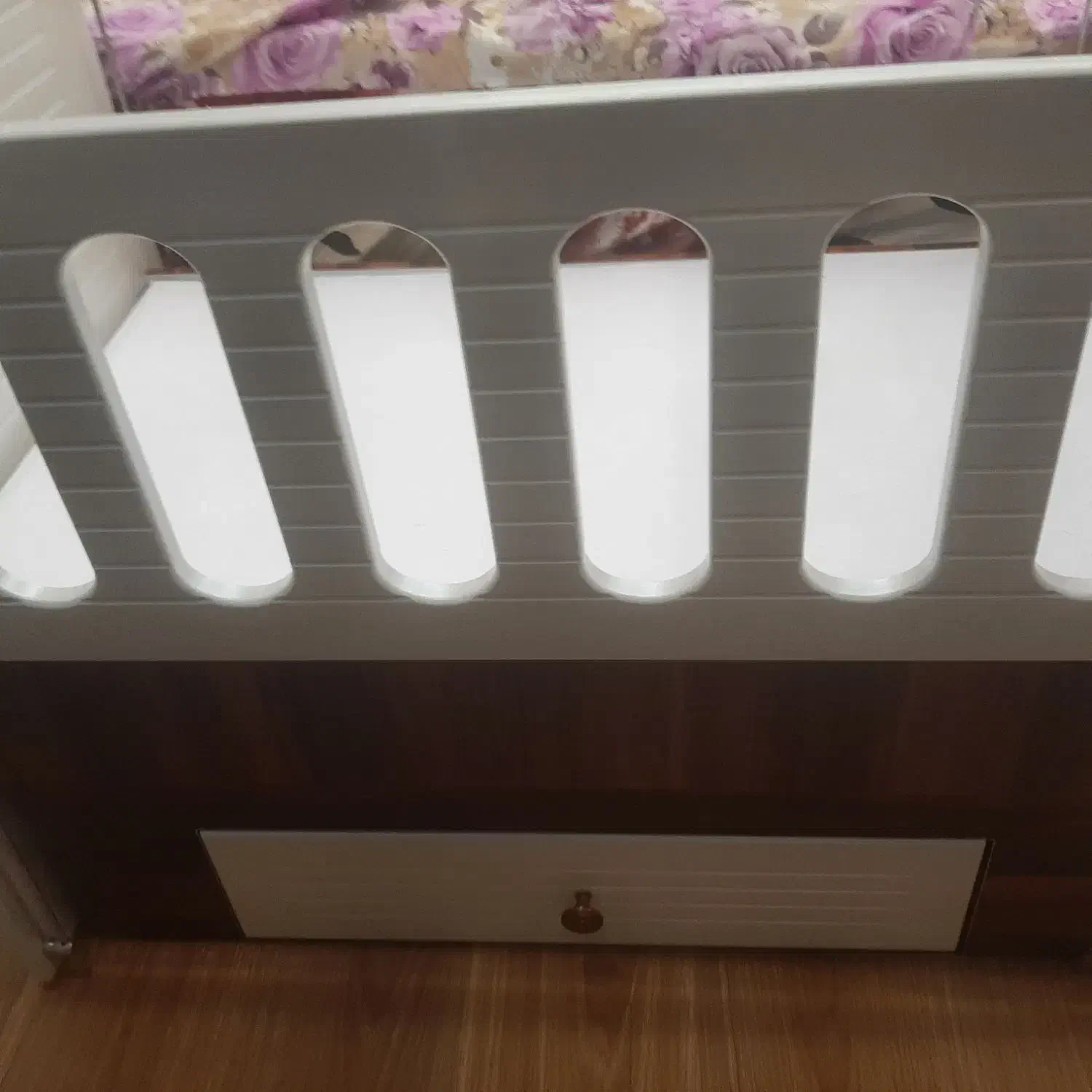 تخت یا گهواره ی کنار مادر|اسباب و اثاث بچه|تبریز, |دیوار