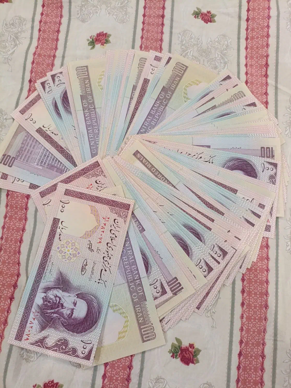 اسکناس ۱۰۰ریالی قدیمی نو تا نشده|کلکسیون سکه، تمبر، اسکناس|مشهد, نیروی هوایی|دیوار