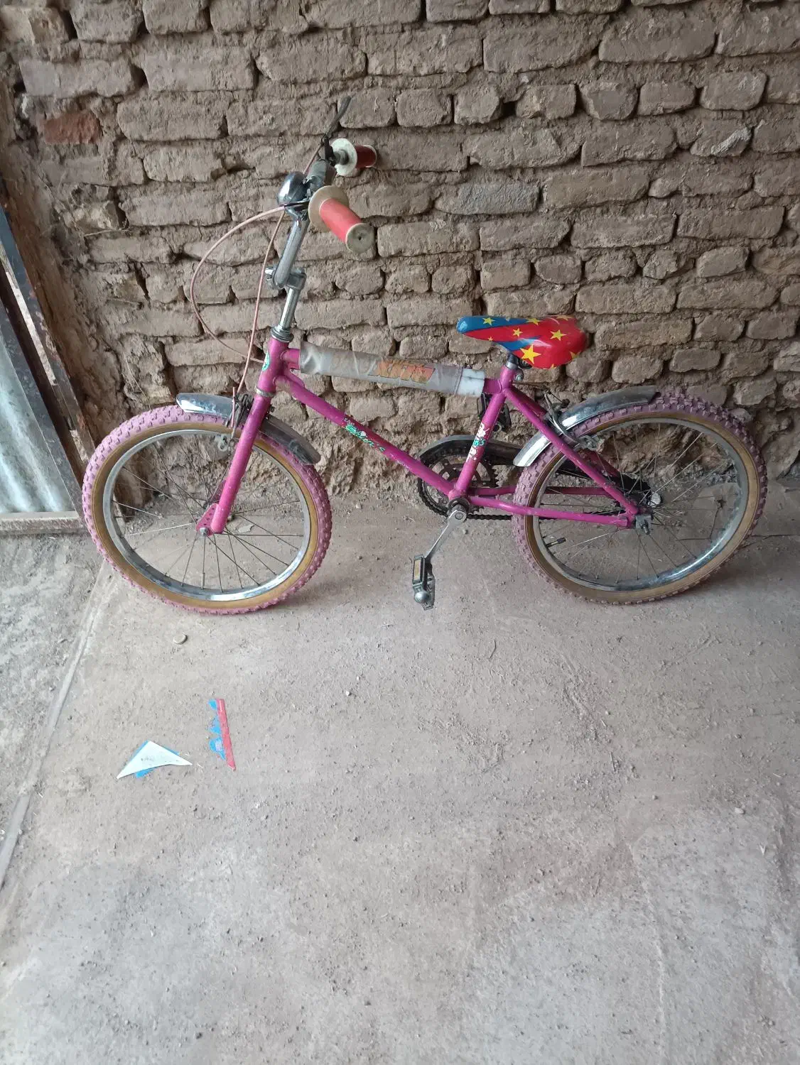 دوچرخه|دوچرخه، اسکیت، اسکوتر|نیمبلوک, |دیوار