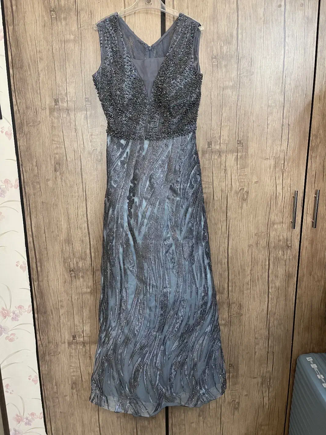 لباس مجلسی سنگ دوزی شده|لباس|شیراز, زرهی|دیوار