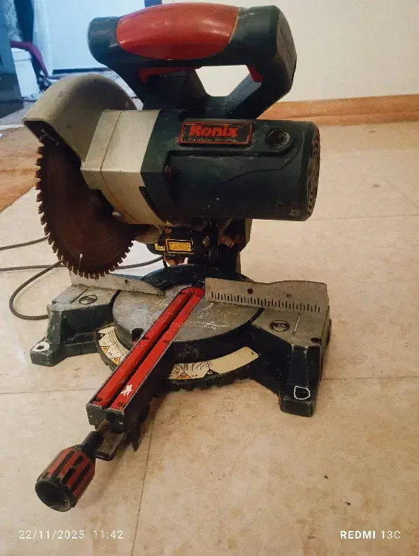 اره فارسی بر در حد نو|ماشینآلات صنعتی|باوی, |دیوار