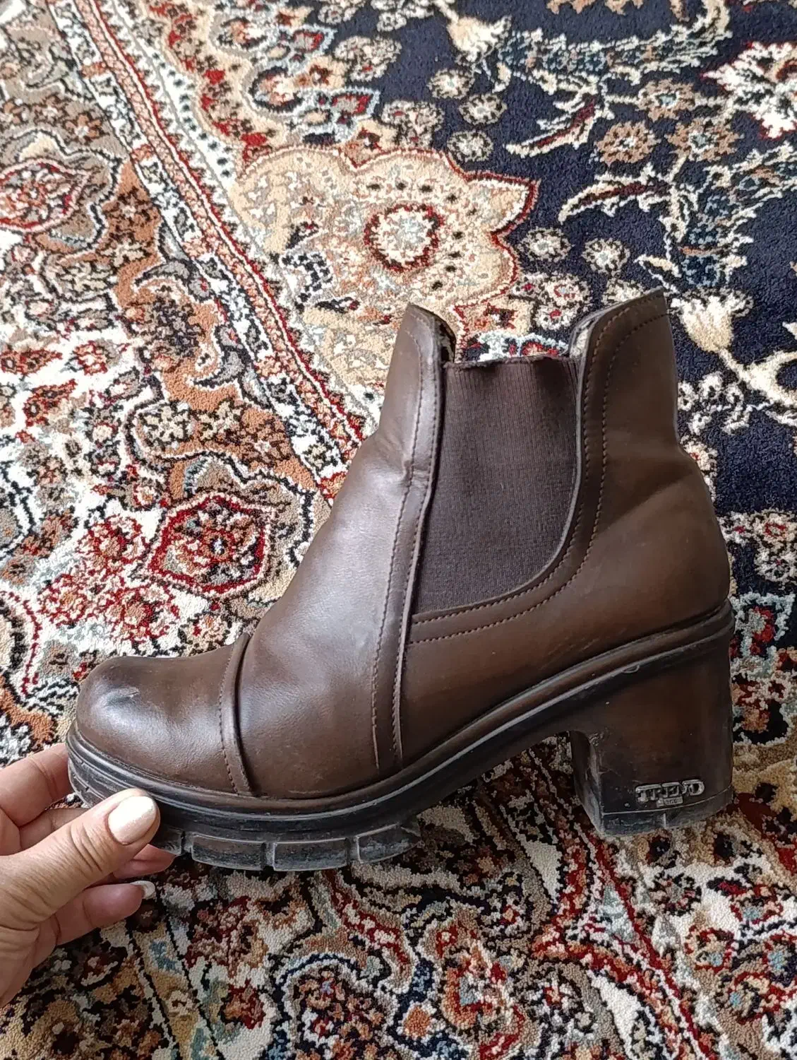 نیم پوت و کفش مجلسی|کیف، کفش، کمربند|میانه, |دیوار