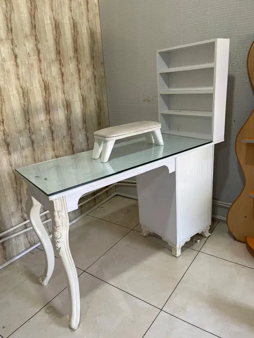 میز ناخون|آرایشگاه و سالنهای زیبایی|عجب شیر, |دیوار