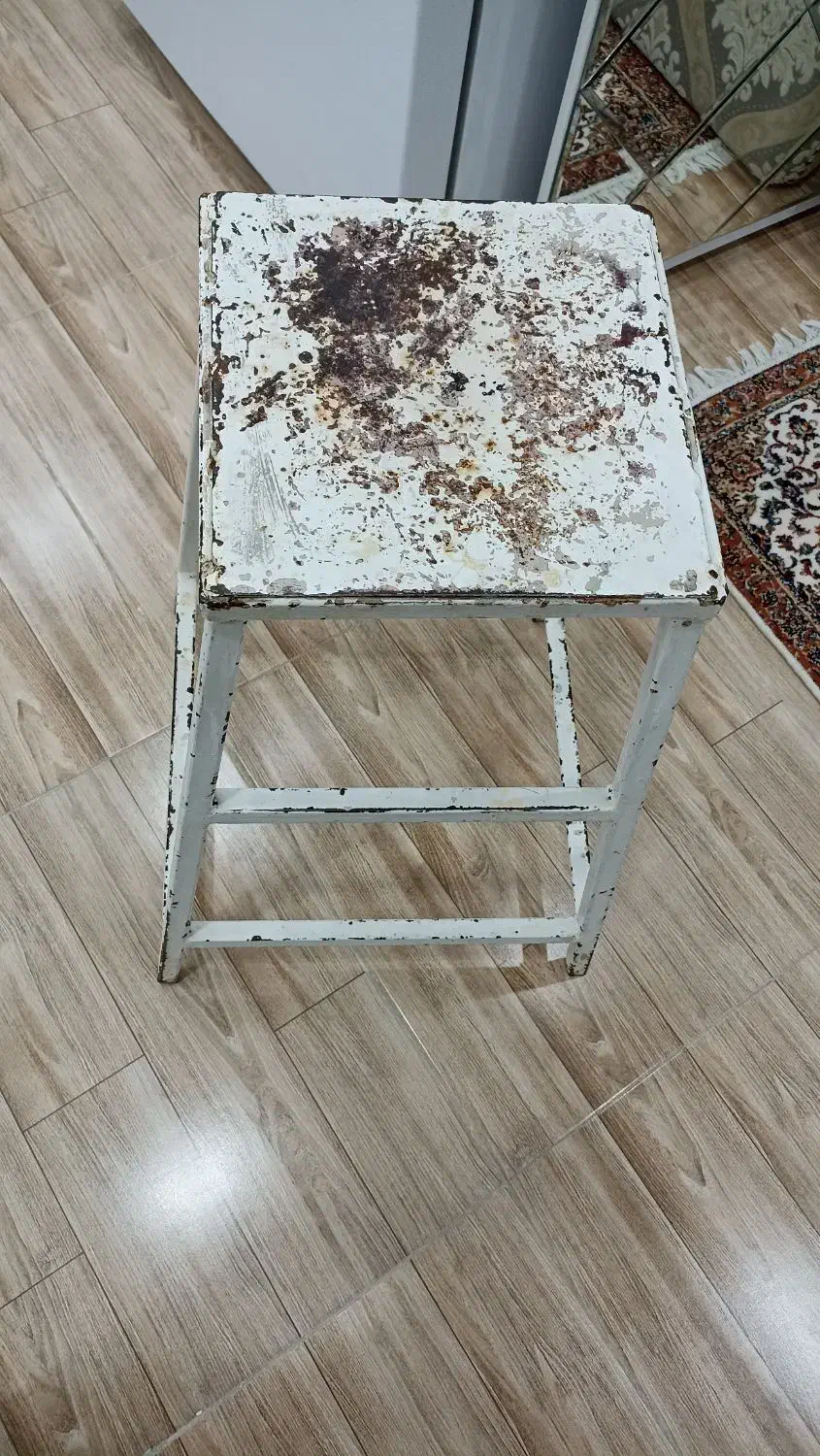 چهار پایه آهنی|صندلی و نیمکت|سنندج, |دیوار