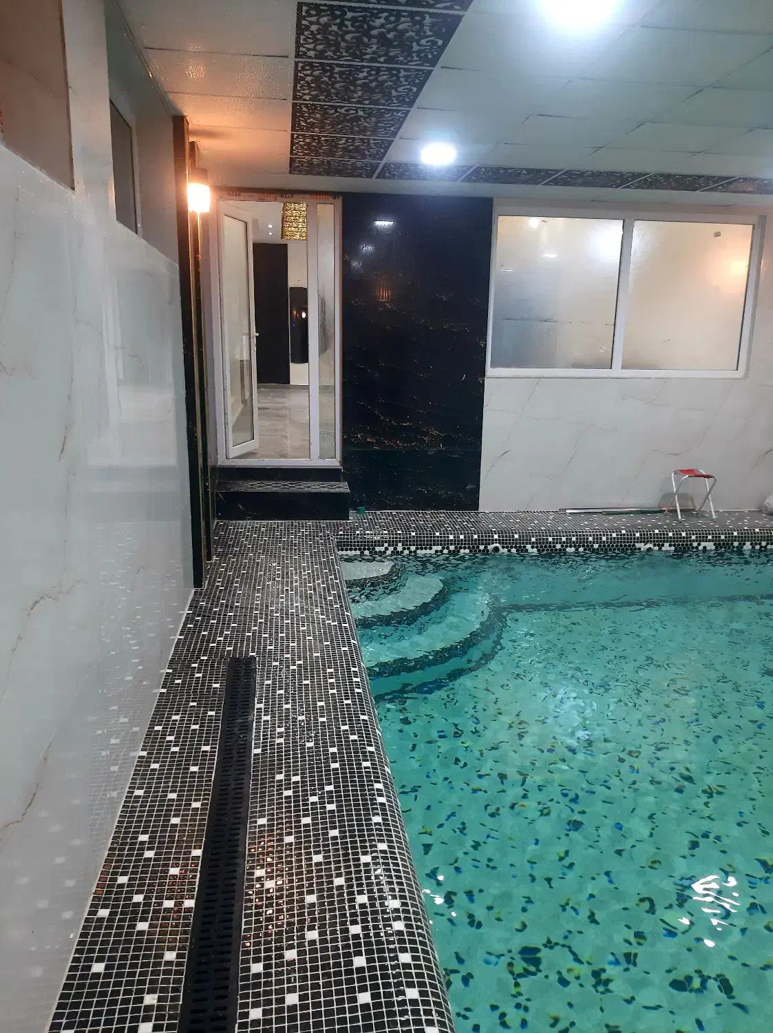 اجاره ویلا بارانلو با استخر سرپوشیده نوساز|اجارهٔ کوتاه‌مدت ویلا و باغ|خسروشاه, |دیوار