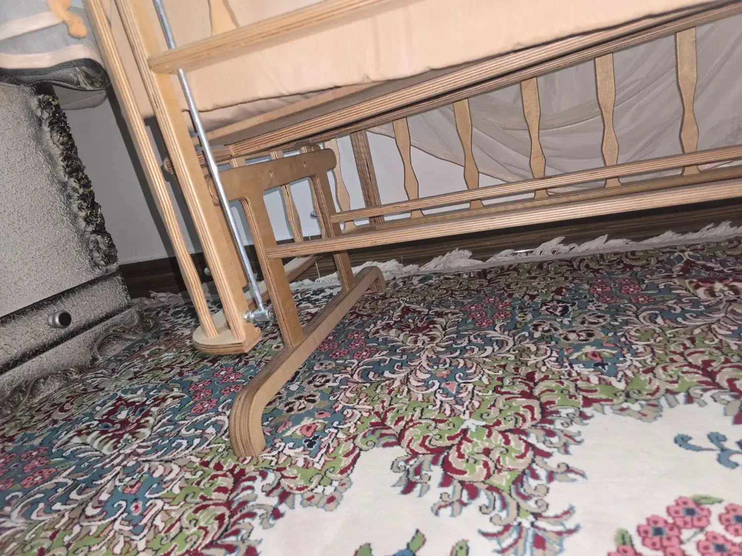 تخت کودک ،تخت کنارمادر،تخت باقابلیت تنظیم|تخت و صندلی بچه|سیرجان, |دیوار