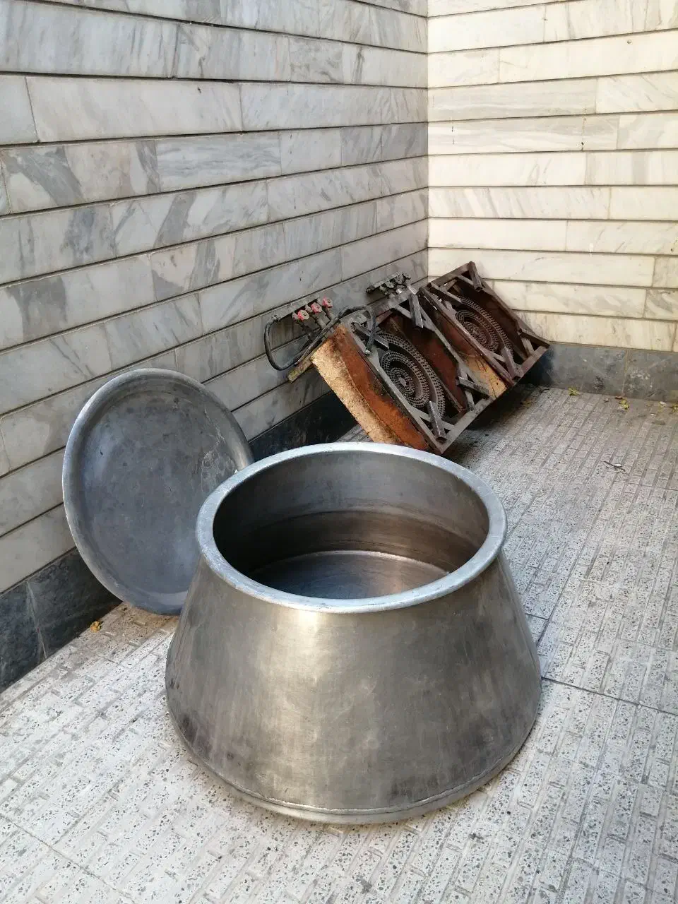 دیگ و اجاق بزرگ و قدیمی|ظروف پختوپز|تهران, جوادیه|دیوار