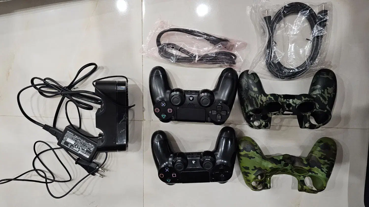 Ps4 یک ترابایت اسلیم، دو دسته، کیف، شارژر دسته|کنسول، بازی ویدئویی و آنلاین|کاشان, دروازه فین|دیوار
