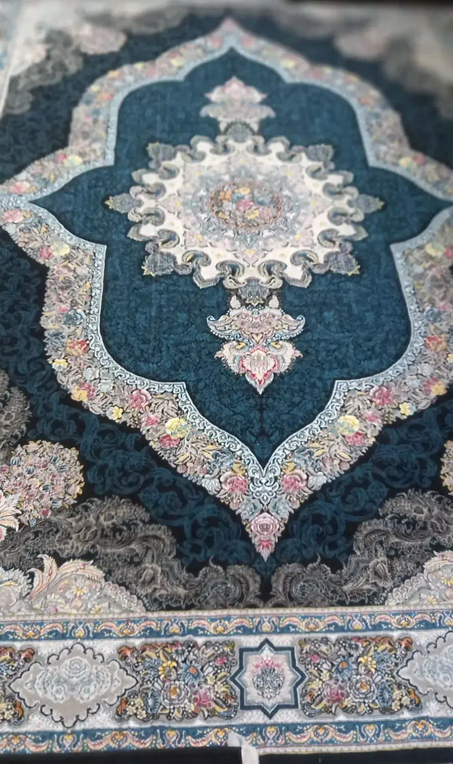 فرش های نو یکساله خریدم زیر قیمت میفروشم|فرش|بروجرد, |دیوار