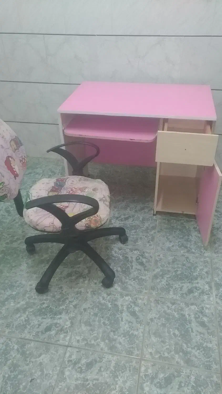 میز کامپیوتر وتحریر همراه صندلی چرخان|میز تحریر و کامپیوتر|نجفآباد, هفده شهریور|دیوار