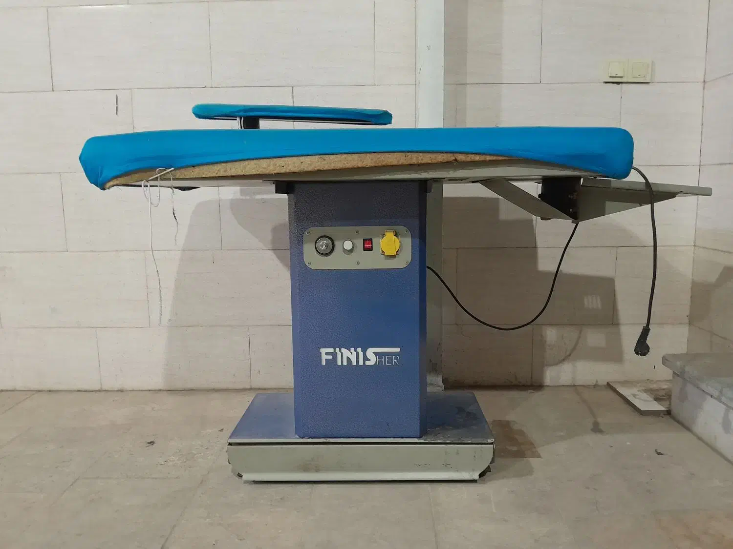 میز اتوبخار میز مکش صفحه اش جدا میشه میزمکش|اتو و لوازم اتو|قم, کوه سفید|دیوار