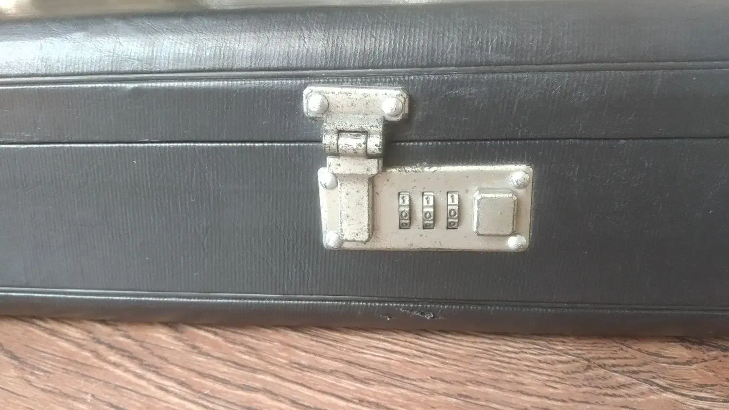 هارد کیس چمدانی سنتور|سازهای سنتی|چالوس, |دیوار