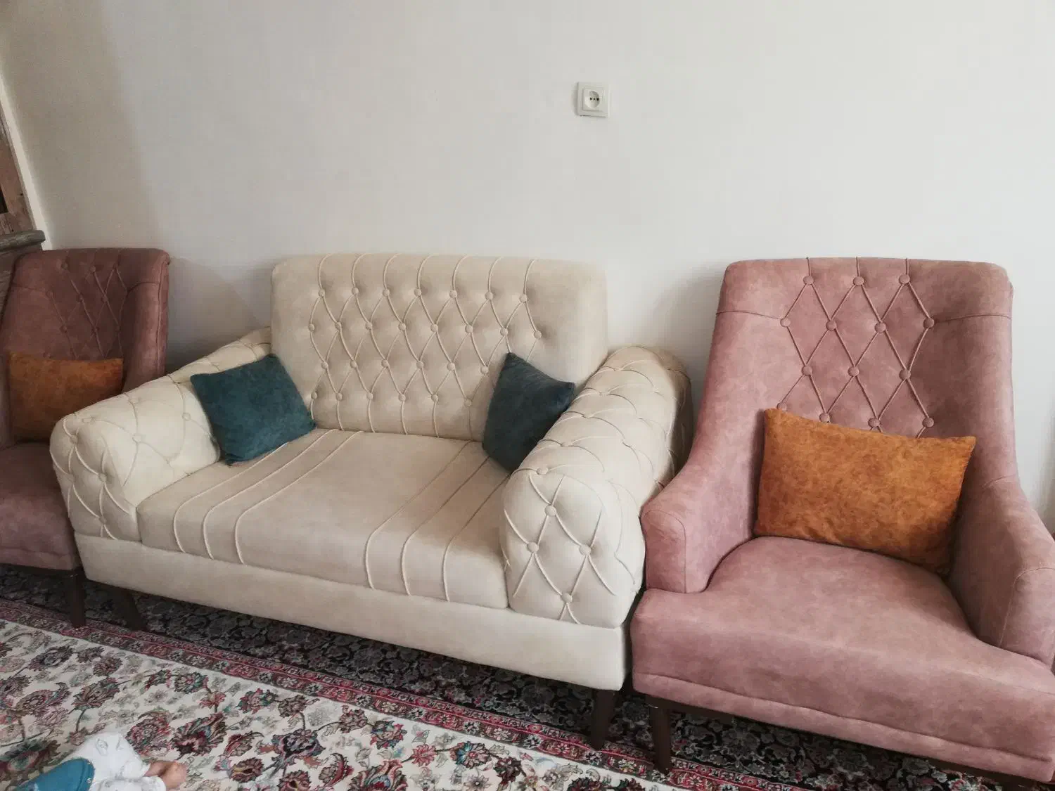 مبل راحتی چستر با میز|مبلمان خانگی و میز عسلی|چابهار, |دیوار