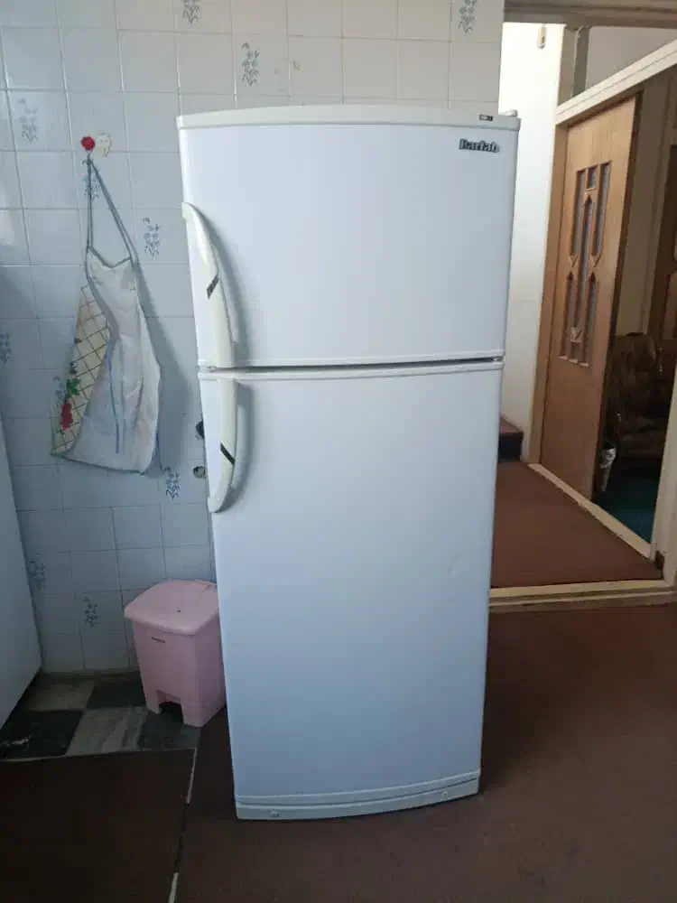 یخچال ۹فوت برف آب|یخچال و فریزر|بروجن, |دیوار