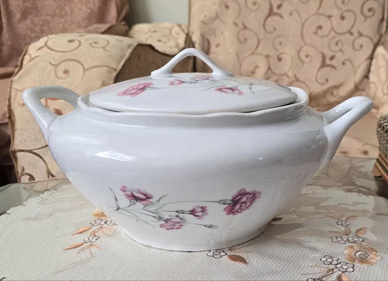 تعدادی ظروف چینی سوپ خوری نو قدیمی و آنتیک آنتیک|ظروف سرو و پذیرایی|تبریز, |دیوار