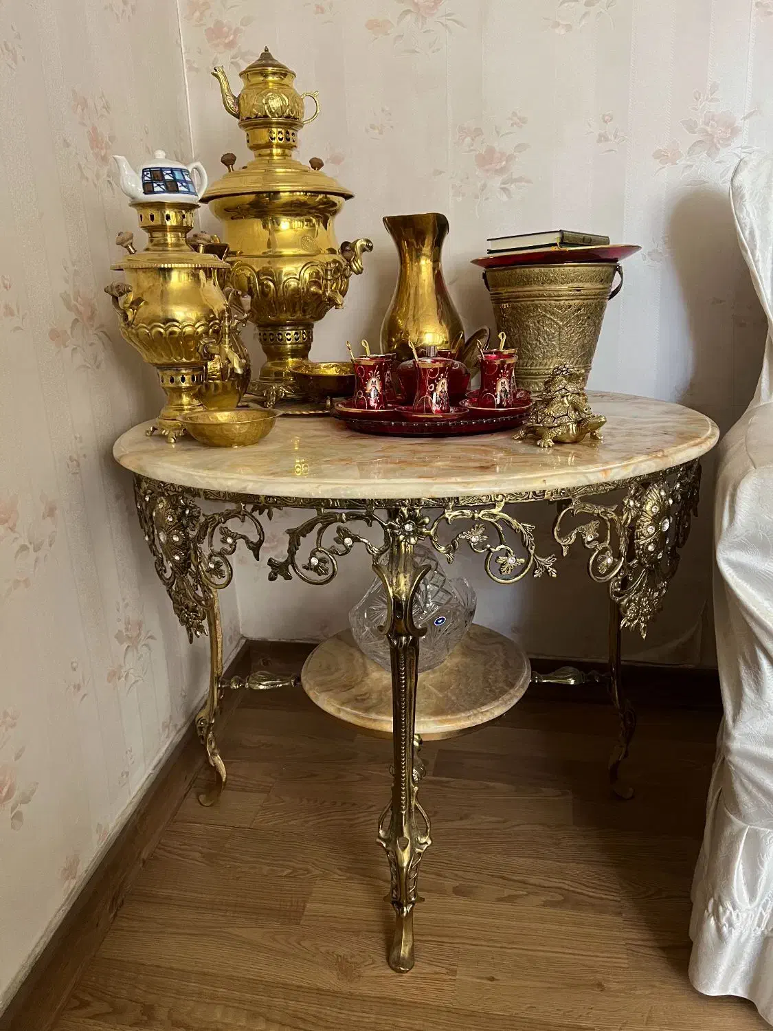 میزبرنز نگین دار سایز ۹۰ سالم در حدنو|مبلمان خانگی و میز عسلی|تبریز, |دیوار