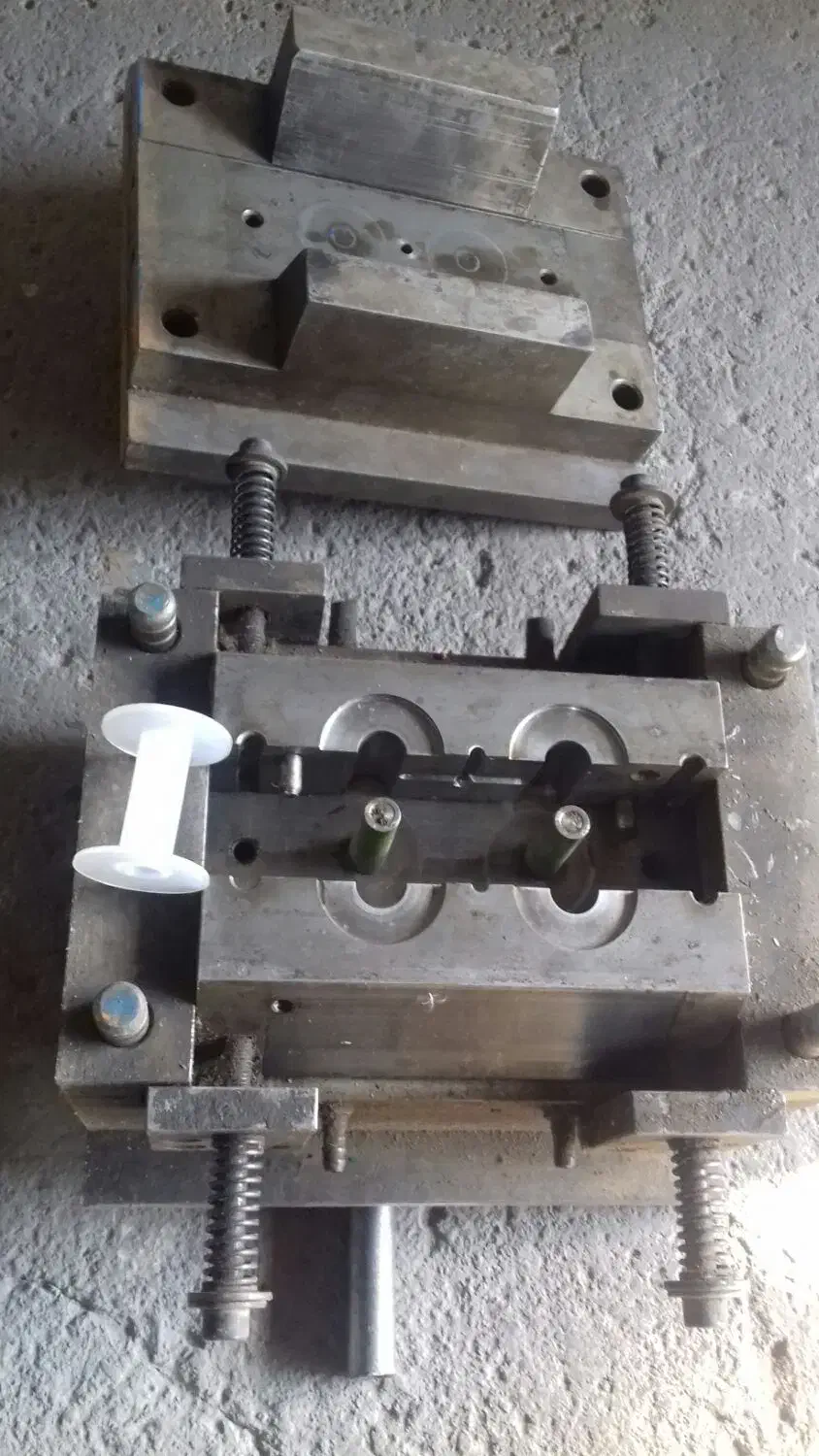 یک عدد قالب قرقره فولادی|ماشین‌آلات صنعتی|سهند, |دیوار