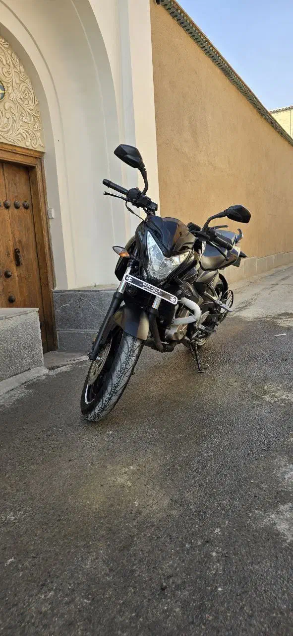 NS200|موتورسیکلت|اصفهان, درب کوشک|دیوار