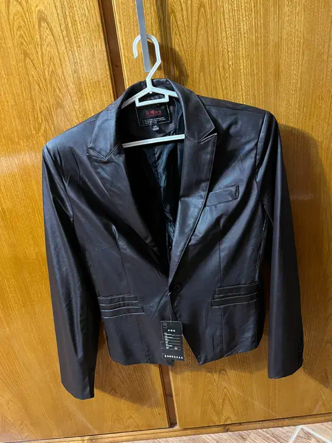 کت چرم|لباس|گنبد کاووس, |دیوار