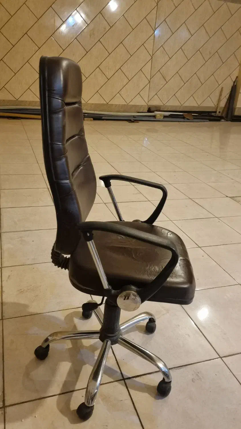 صندلی چرخان|صندلی و نیمکت|الوند, |دیوار