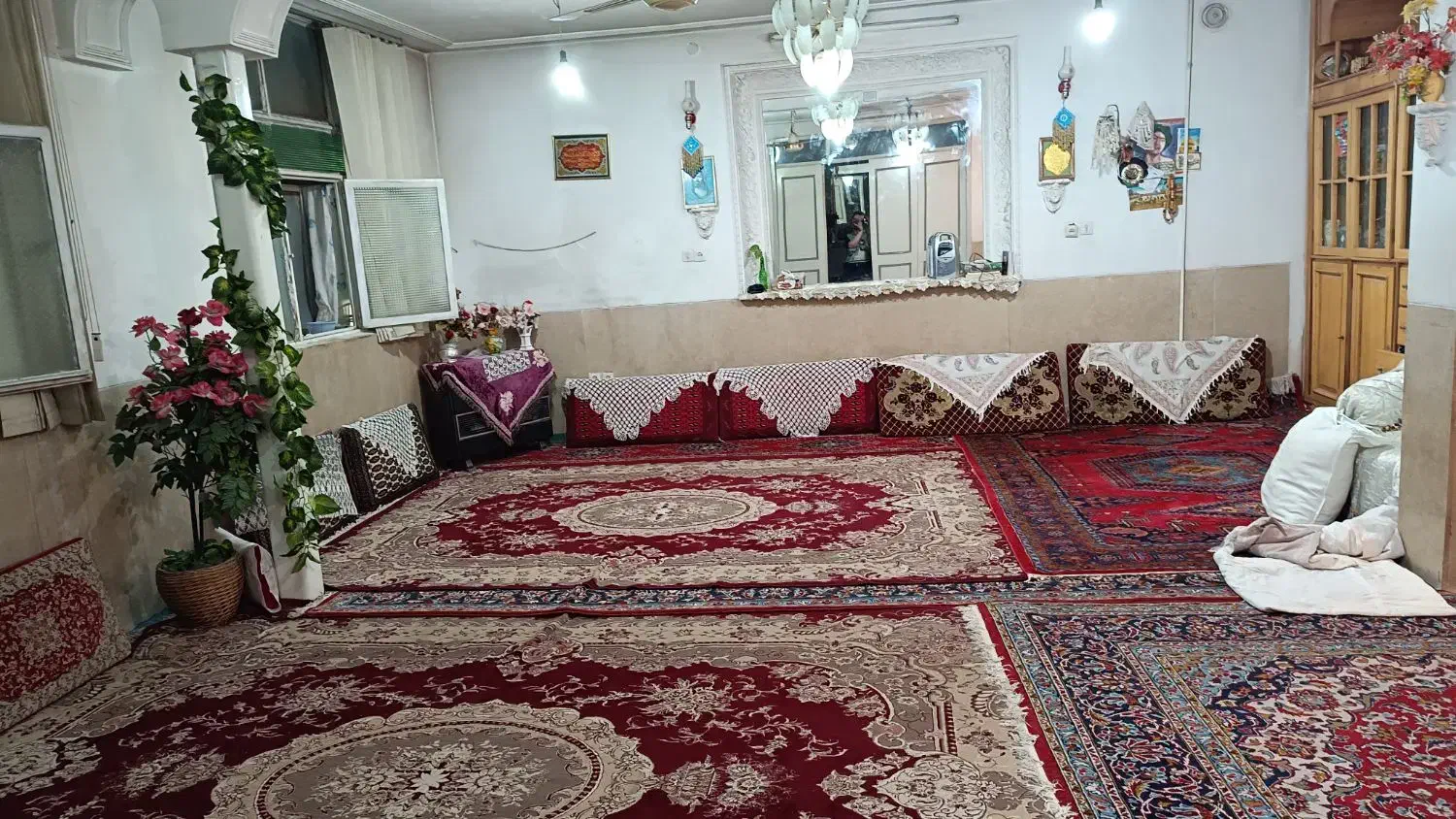 منزل اجاره ای دوطبقه دربست برخیابان|اجارهٔ خانه و ویلا|قم, وادی السلام|دیوار