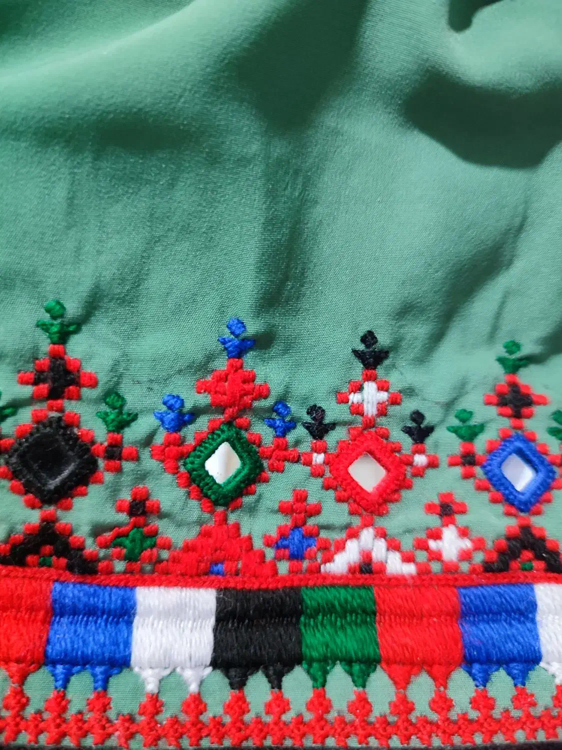 پیراهن|لباس|سراوان, |دیوار