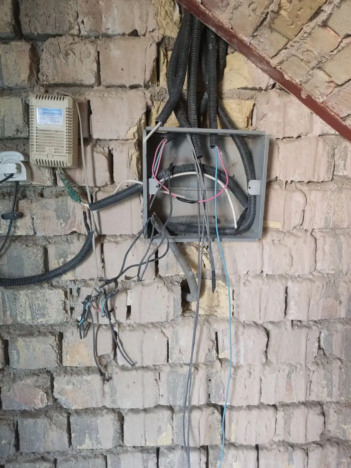 برقکاری و لوازم برقی|خدمات پیشه و مهارت|فلاورجان, |دیوار