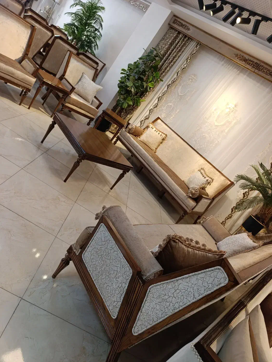 مبل میلان شرکتی دقیقا نصف قیمت|مبلمان خانگی و میز عسلی|کرمانشاه, |دیوار