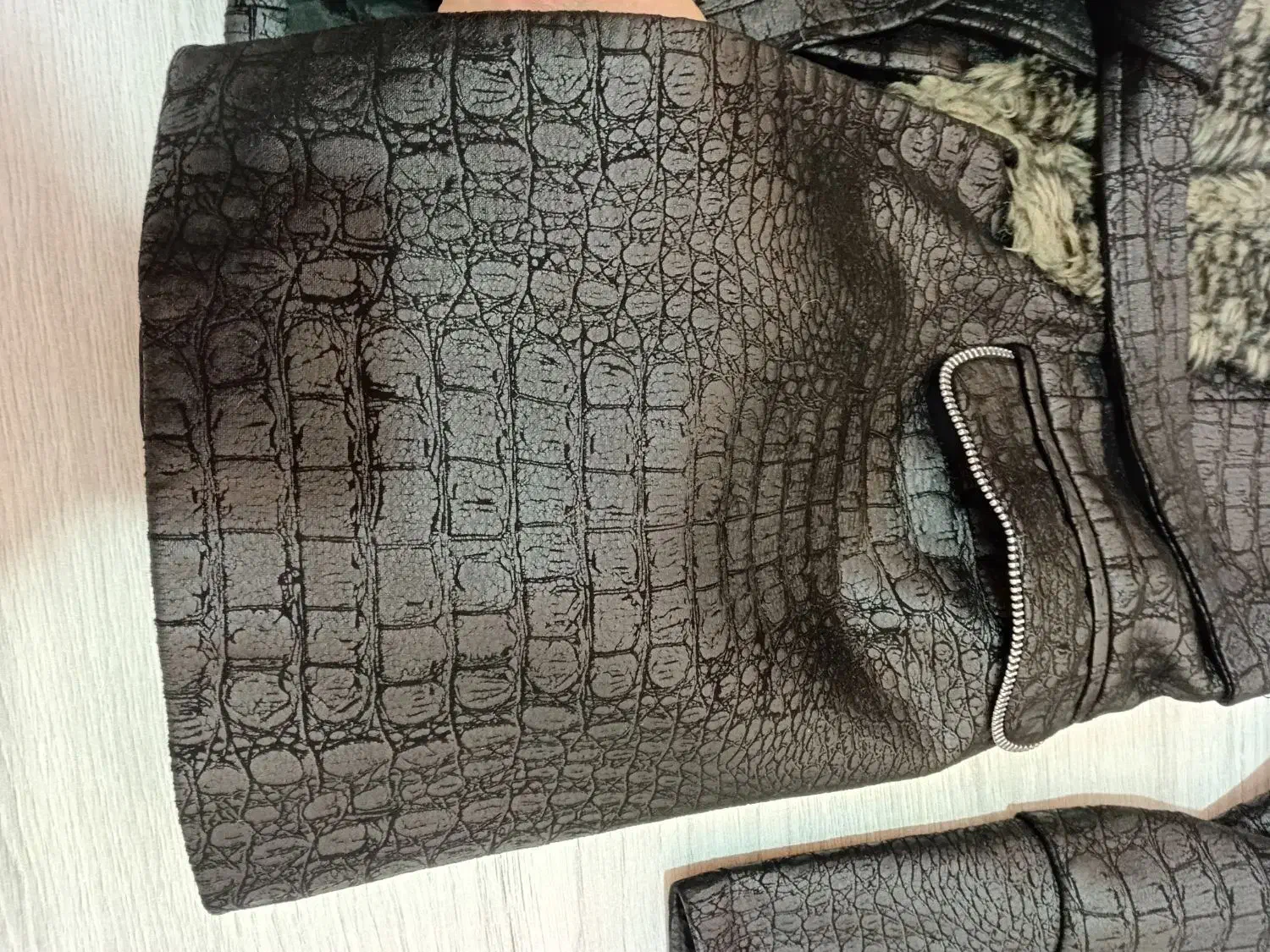 پالتو چرم ترک، و شلوار|لباس|بازرگان, |دیوار