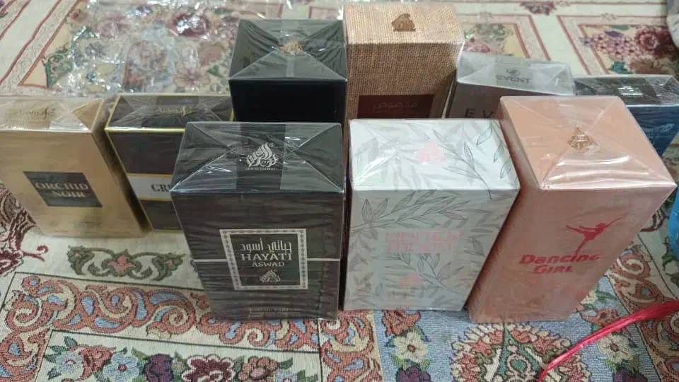 لباس های زنانه ادکلن و بادی اسپلش های متنوع|لباس|بندرلنگه, |دیوار