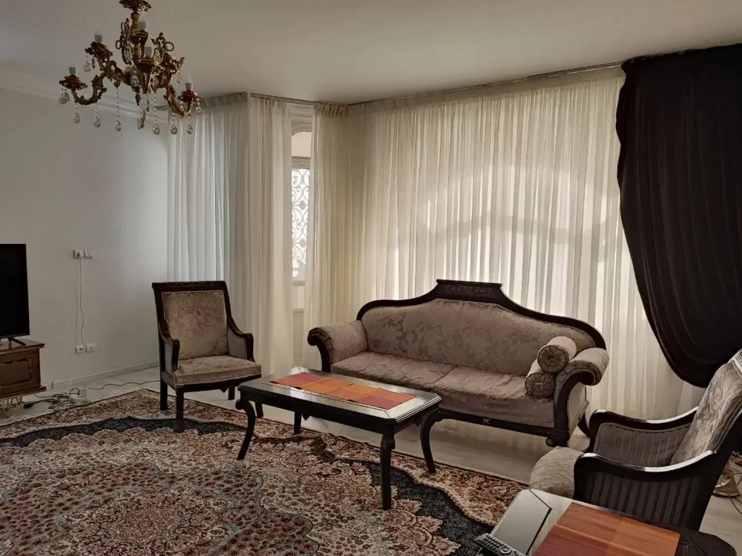 فرش ۳ در ۴|فرش|مشهد, سرافرازان|دیوار