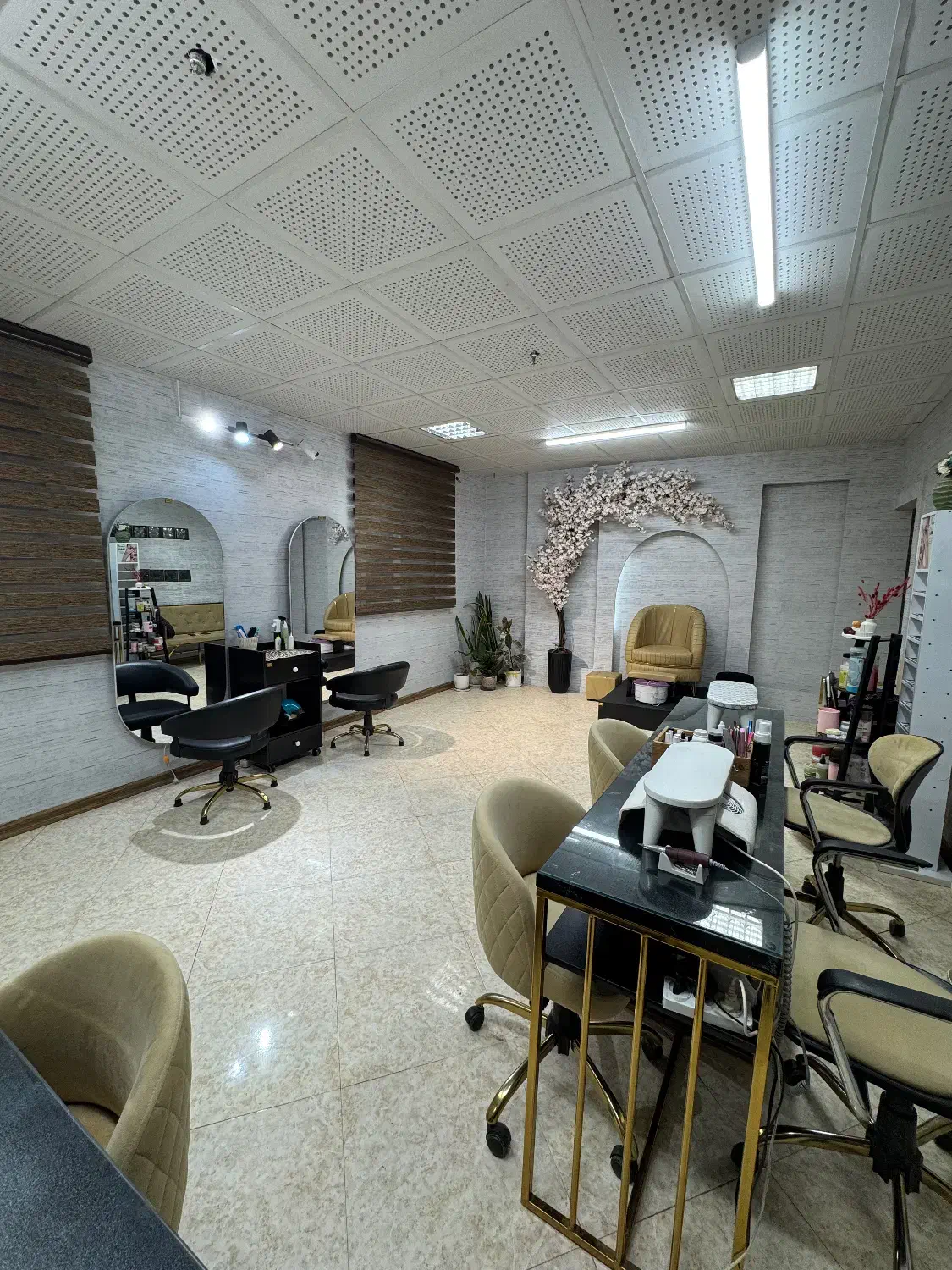 فروش لوازم سالن زیبایی در حد نو|آرایشگاه و سالن‌های زیبایی|قدس, شهر‌قدس|دیوار