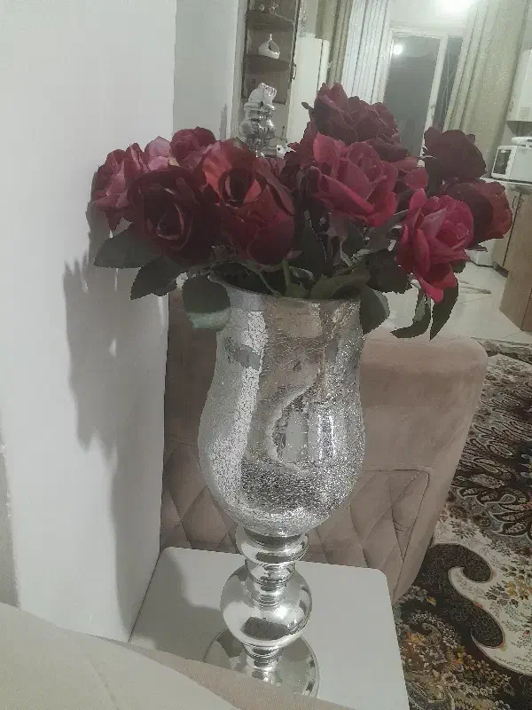 گلدان با گل رز|گل مصنوعی|شهریار, بکه|دیوار