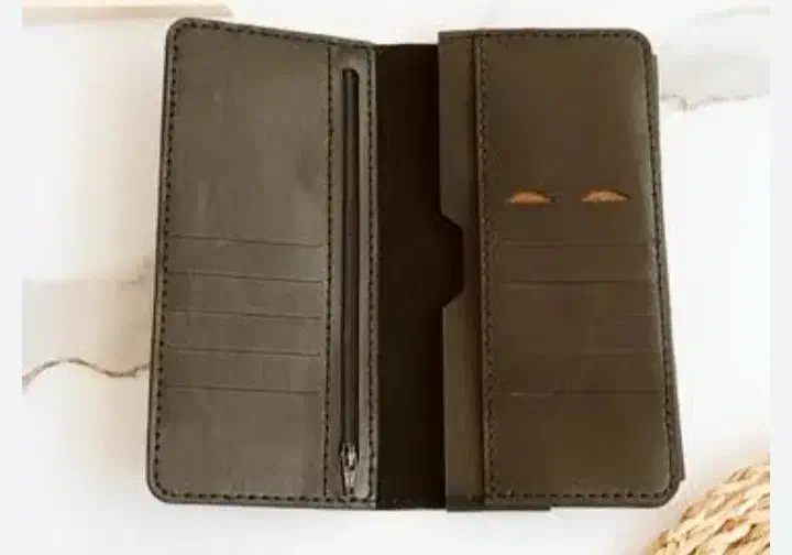 مدارک گمشده|اشیا|قرچک, زیبا شهر|دیوار