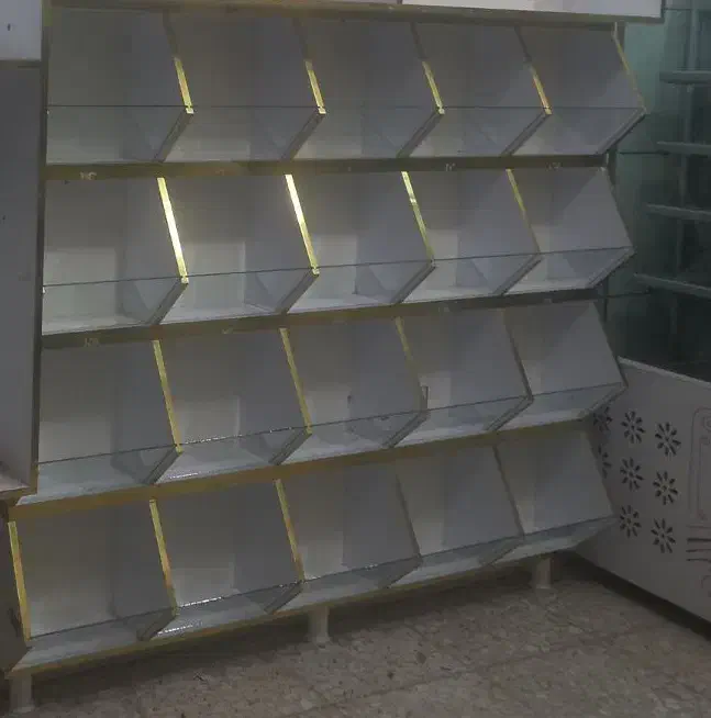 استند وجای شکلاتی در حد نو|فروشگاه و مغازه|سنندج, |دیوار