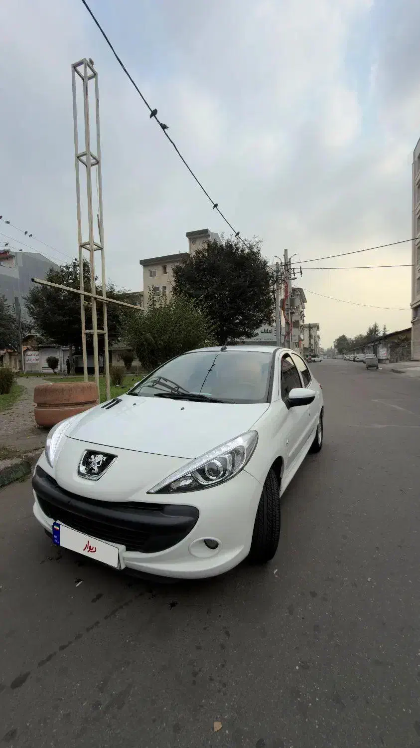 ۲۰۷ مدل۹۶ کم کار و خیلی تمیز|خودرو سواری و وانت|رشت, شهرک صبا|دیوار