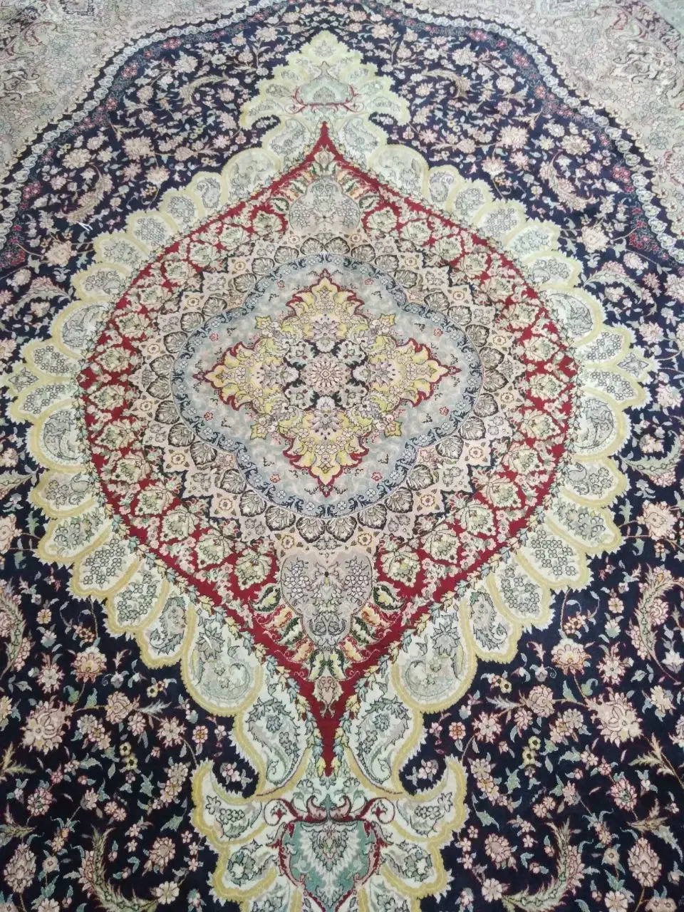 فرش ماشینی تمییز مناسب خانه وکاغه ورستوران سنتی|فرش|لنگرود, |دیوار