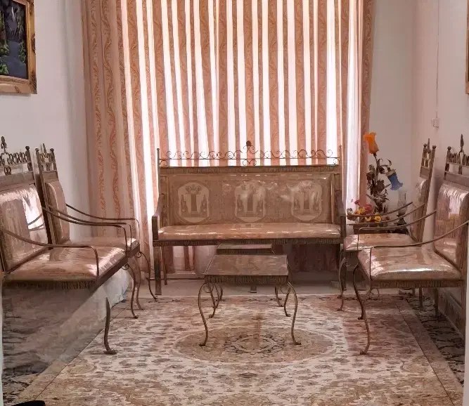 مبل تمیز ۹ نفره کامل حتی کاور کشیده ۱۰ میلیون|مبلمان خانگی و میز عسلی|سبزوار, ابوریحان|دیوار