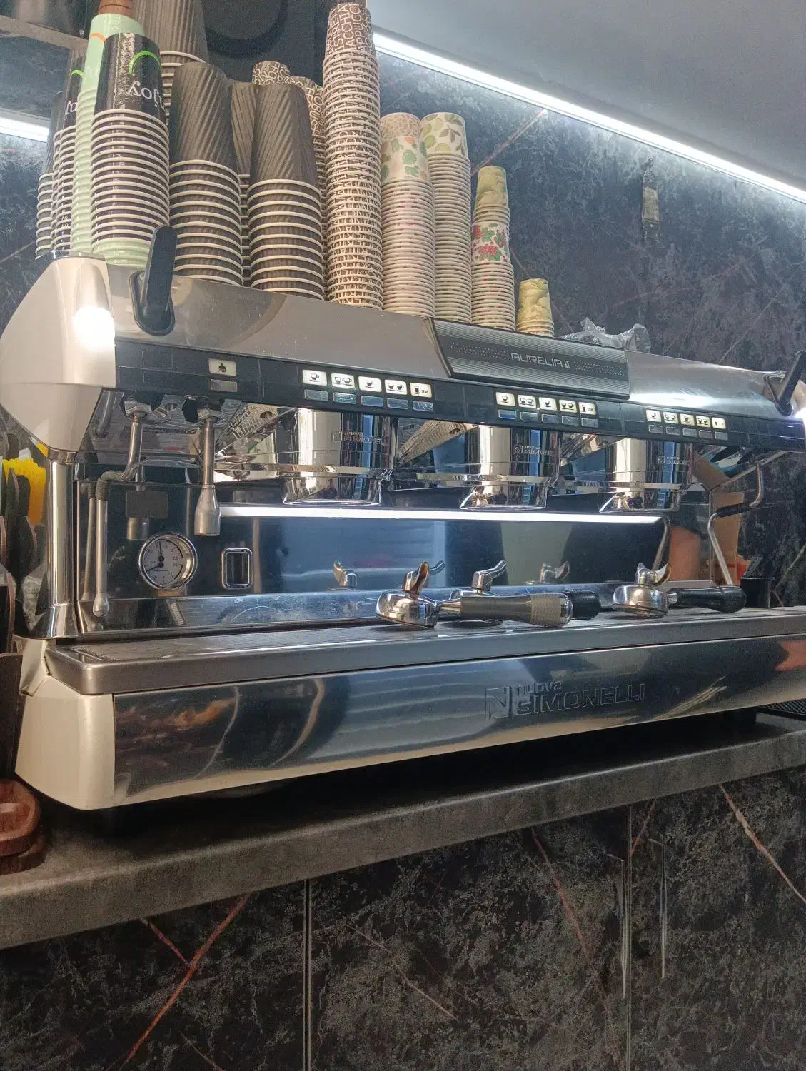 نیرو جهت کار در کافه و مارکت ۲نفر|استخدام خدمات فروشگاه و رستوران|شیراز, انجیره|دیوار